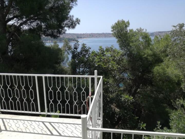 Apartments Bartol With Sea View Near The Beach & City Center Trogir Buitenkant foto